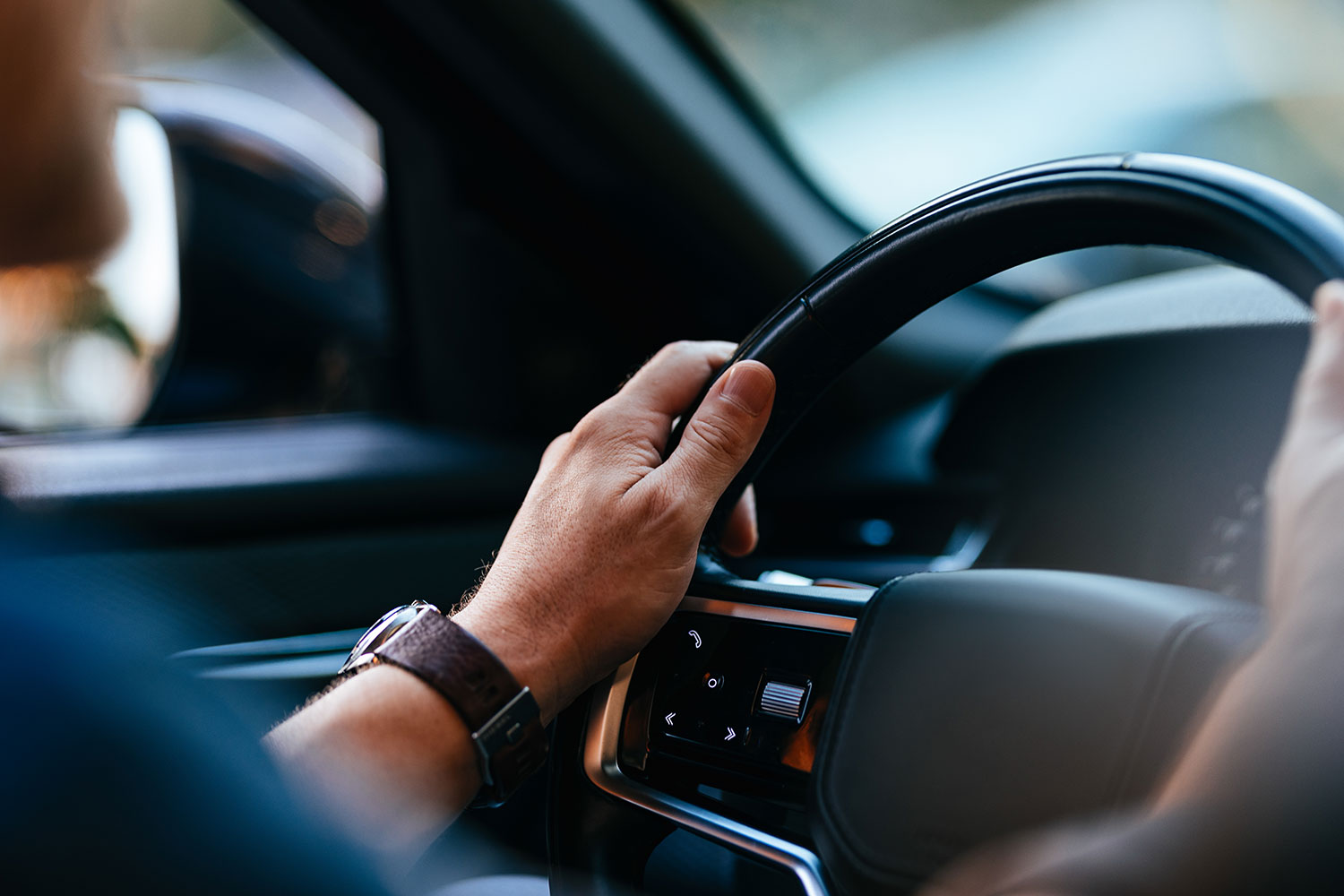 Alguma vez sentiu o volante a vibrar ou o carro a puxar para um lado?