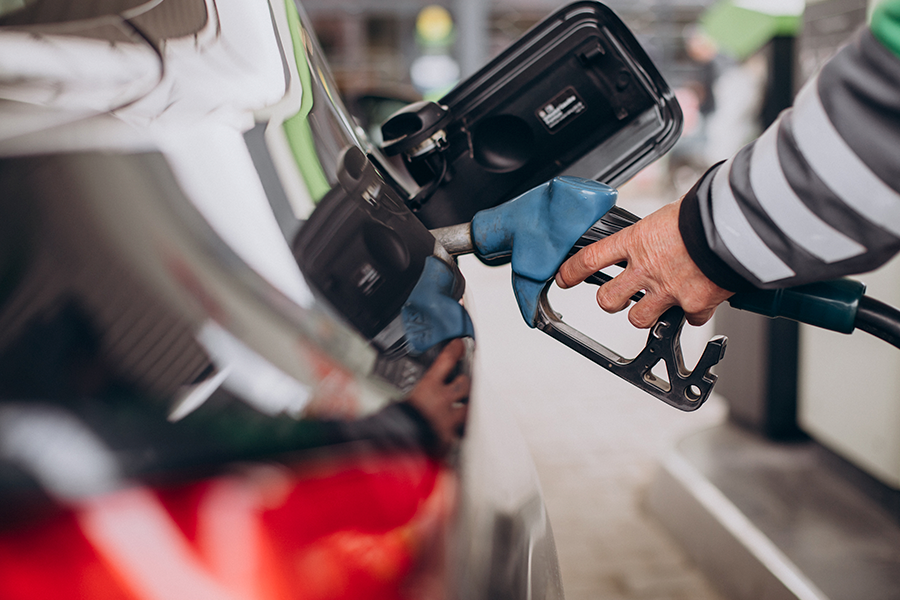 Vantagens e desvantagens de carros a gasolina, a diesel e híbridos