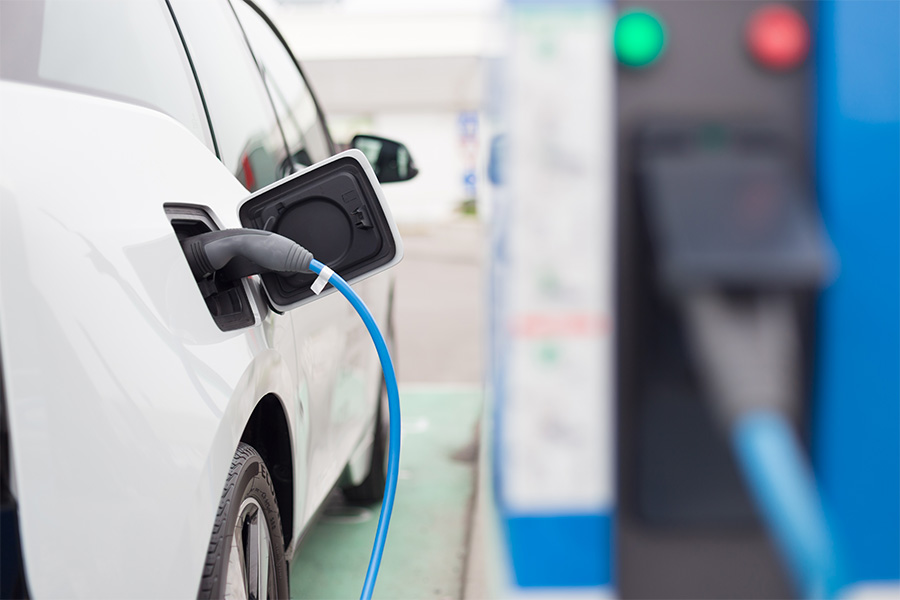 Elétricos vs Combustão: desempenho, manutenção e impacto ambiental