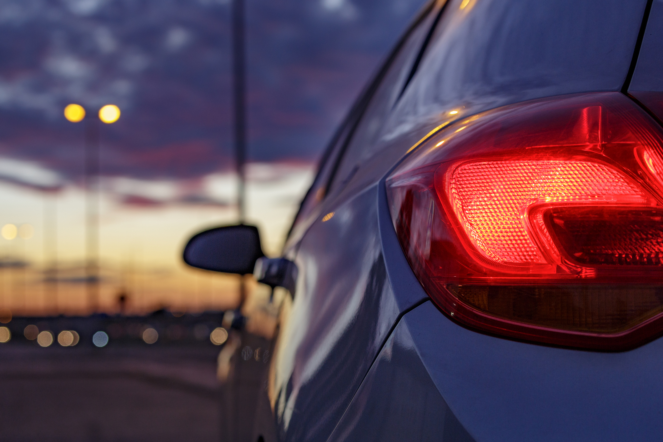Luzes do carro: quais são obrigatórias e quando devem ser verificadas?